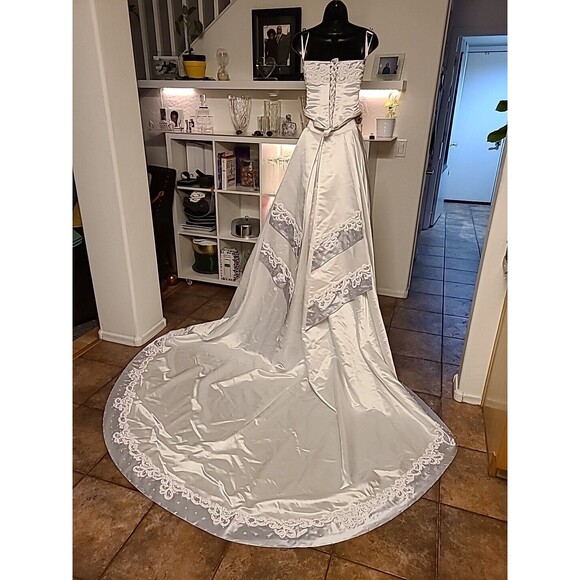 Dresses & Skirts - 2  Piece Corset Wedding Dress  Size 6 Store Display $1145.00 Tag New Wit…